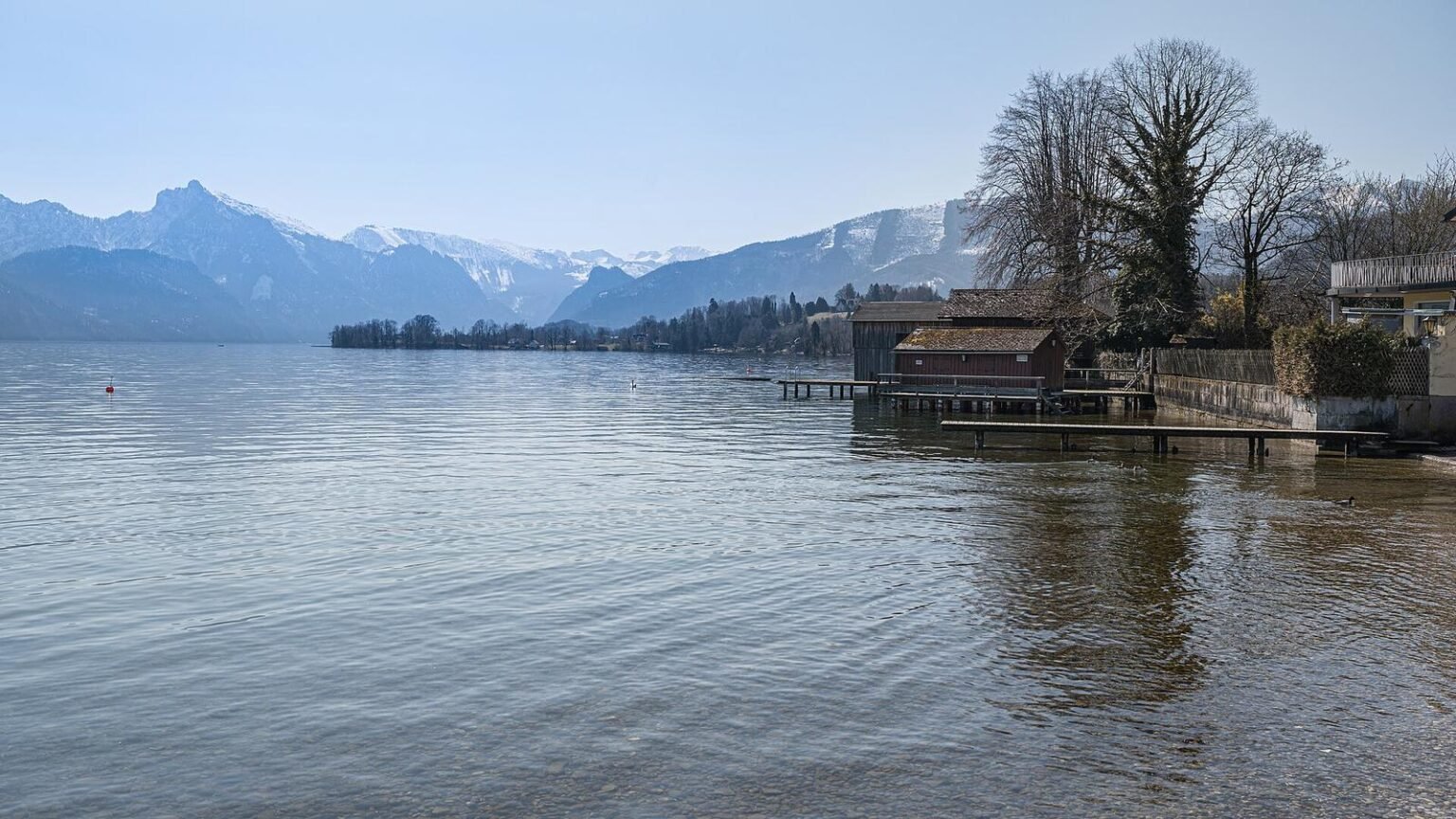 Altmünster am Traunsee mit Blick auf den Erlakogel